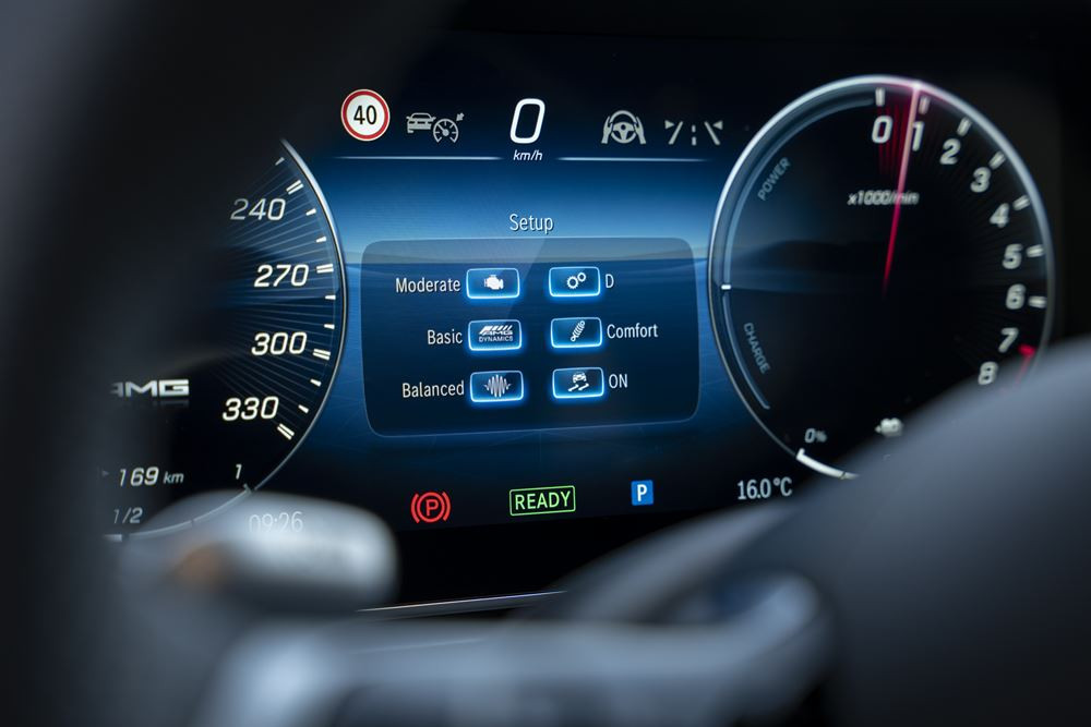 Le break hybride Mercedes-AMG C 63 S E Performance mobilise une puissance totale de 680 ch