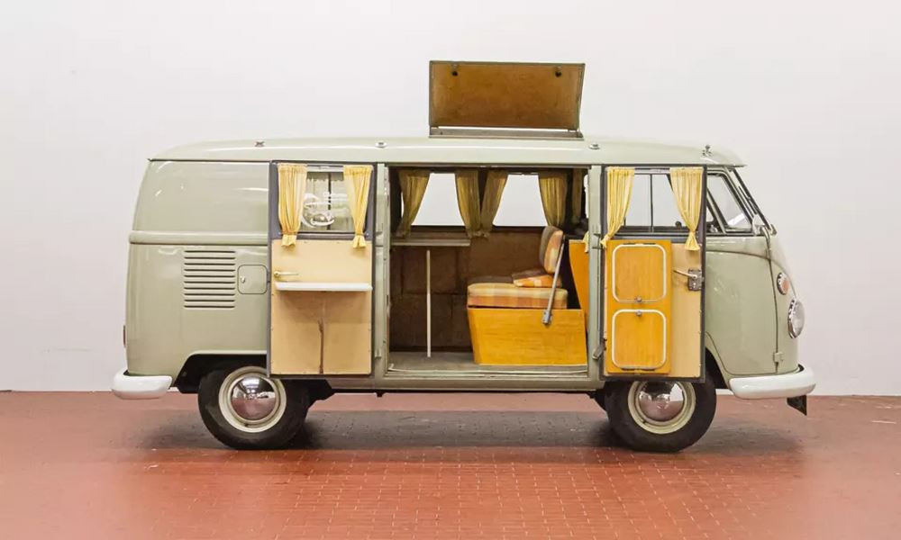 La 47ème édition du salon Rétromobile ouvre ses portes jusqu'au 5 février