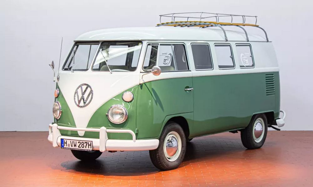 La 47ème édition du salon Rétromobile ouvre ses portes jusqu'au 5 février