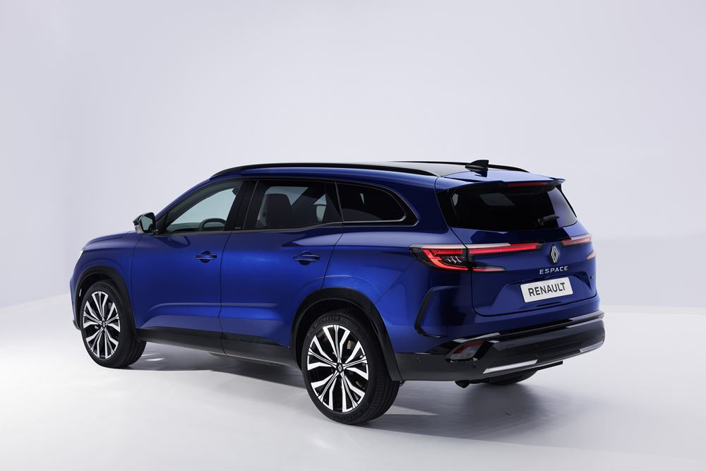 Le Renault Espace de nouvelle génération prend l'allure d'un SUV à la ligne dynamique