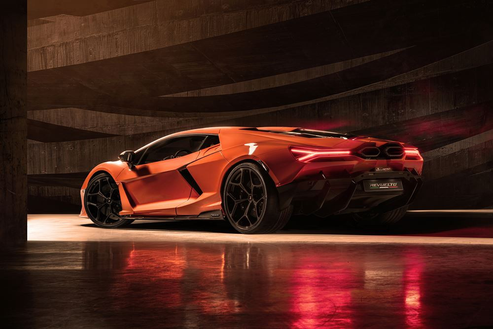 La supercar Lamborghini Revuelto embarque un V12 hybride de 1015 ch