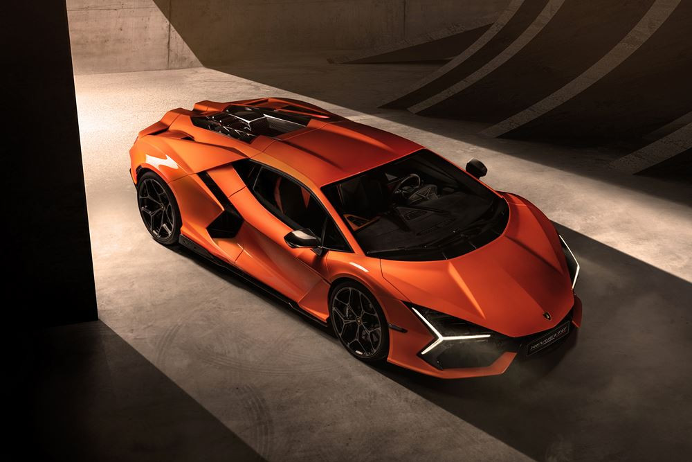 La supercar Lamborghini Revuelto embarque un V12 hybride de 1015 ch