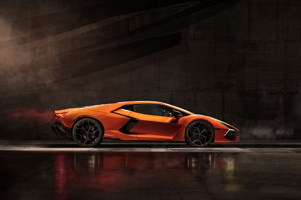 La supercar Lamborghini Revuelto embarque un V12 hybride de 1015 ch