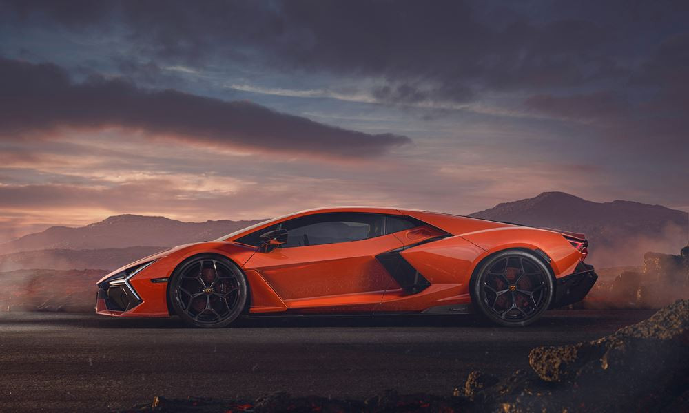 La supercar Lamborghini Revuelto embarque un V12 hybride de 1015 ch