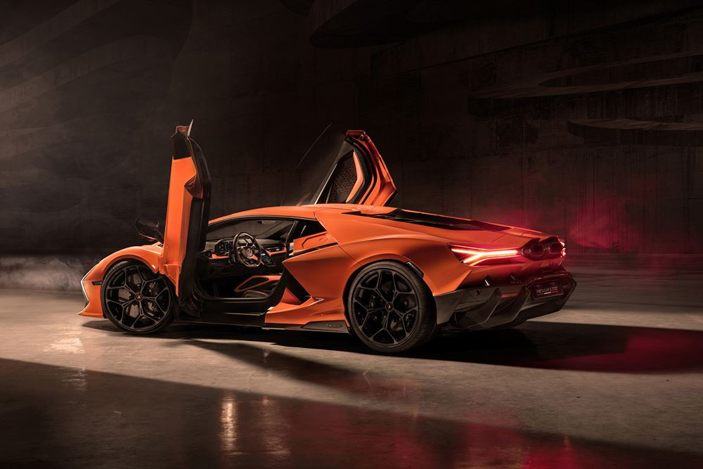 La supercar Lamborghini Revuelto embarque un V12 hybride de 1015 ch