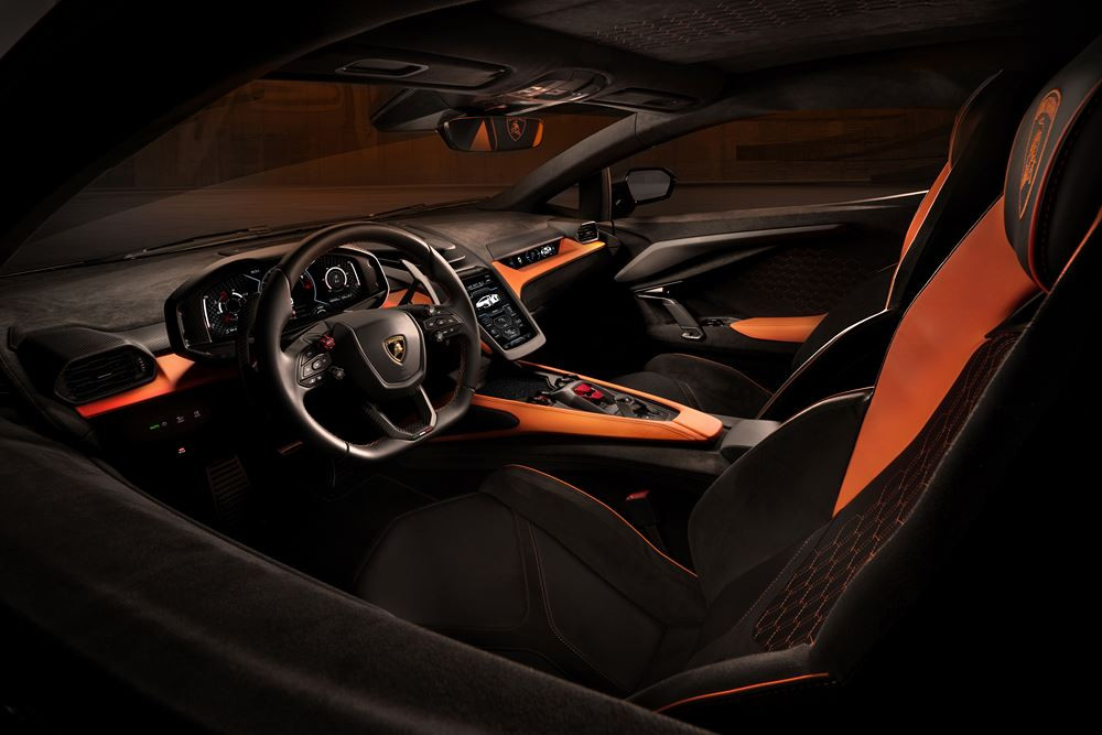 La supercar Lamborghini Revuelto embarque un V12 hybride de 1015 ch