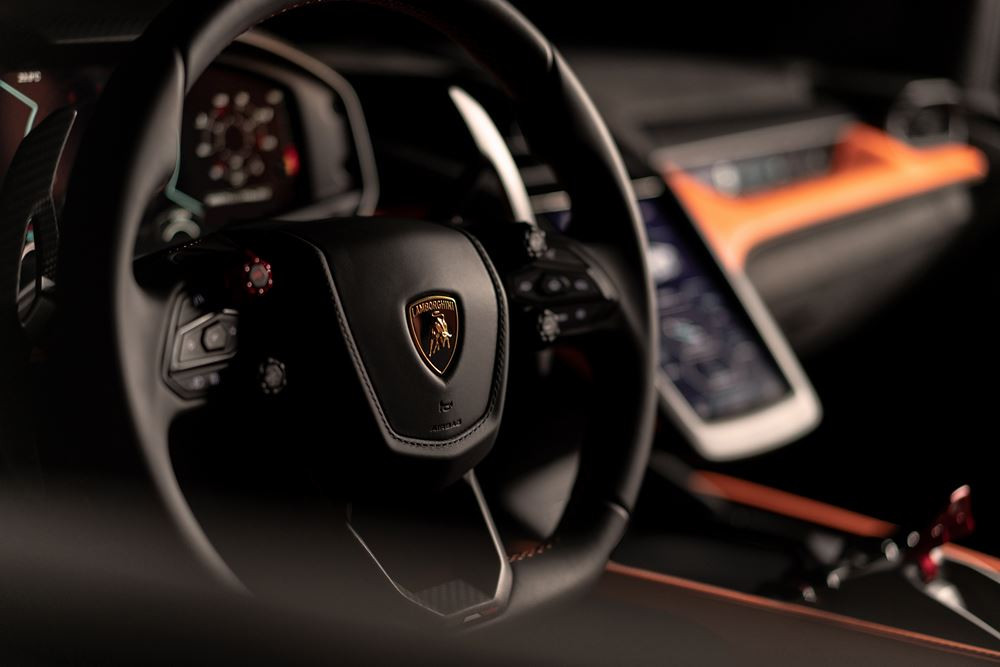 La supercar Lamborghini Revuelto embarque un V12 hybride de 1015 ch