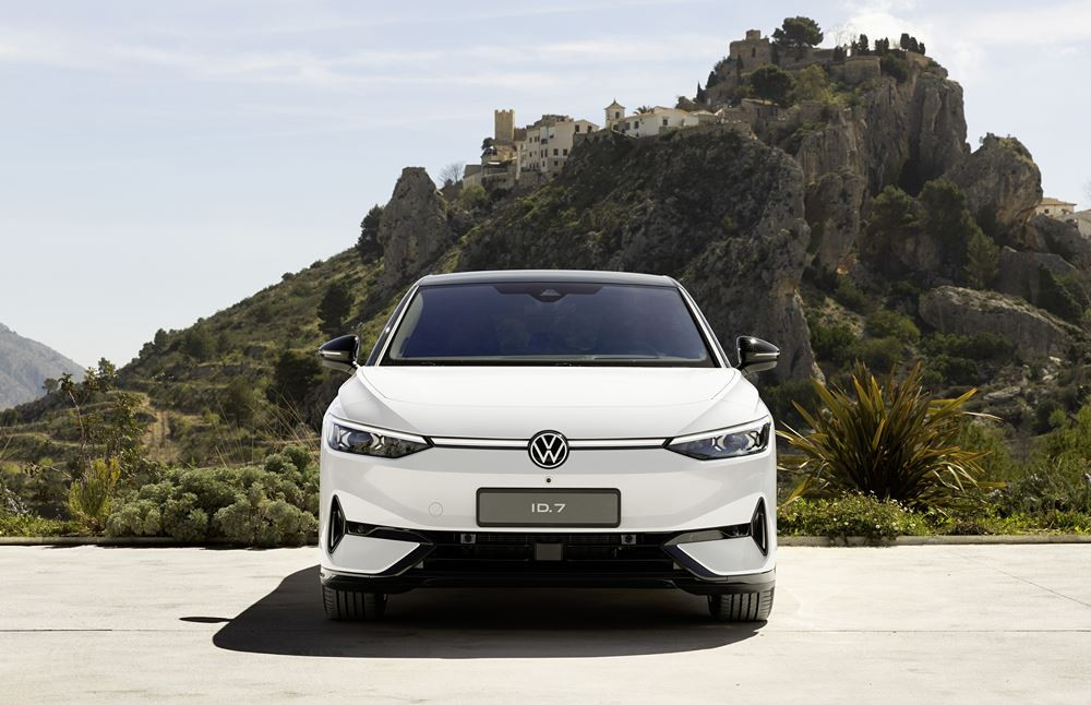 La grande routière Volkswagen ID.7 électrique affiche une autonomie WLTP pouvant aller jusqu'à 700 km