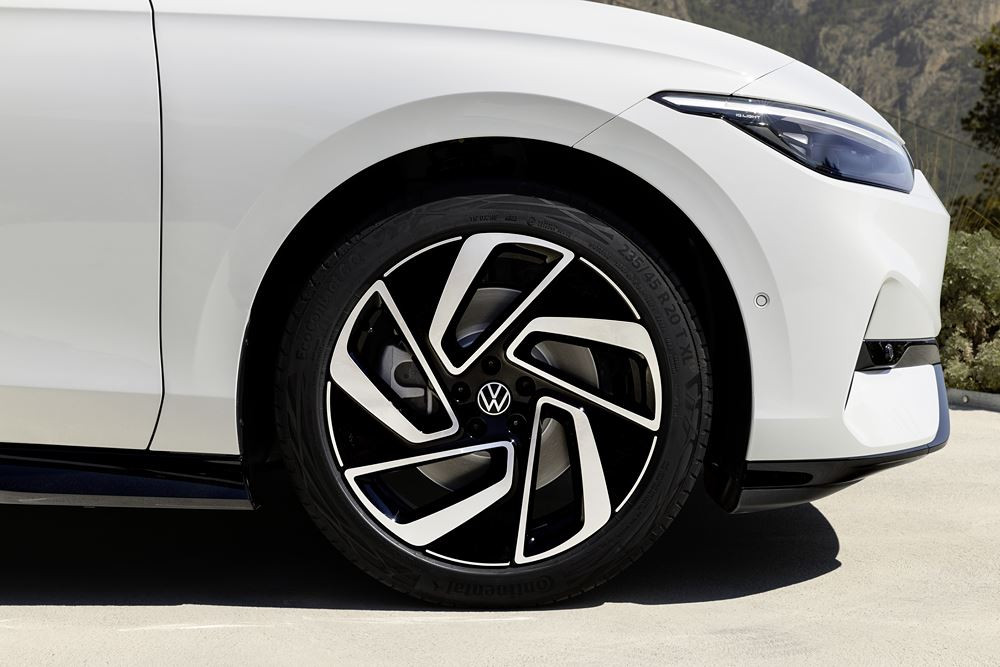 La grande routière Volkswagen ID.7 électrique affiche une autonomie WLTP pouvant aller jusqu'à 700 km