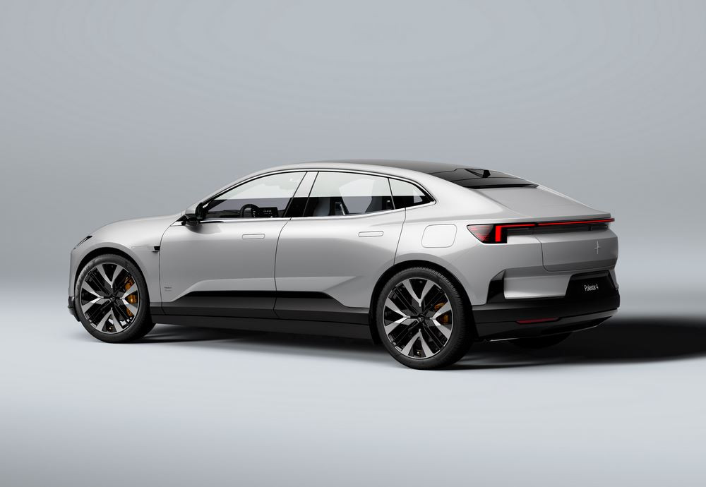 Le SUV coupé électrique Polestar 4 offre l'aérodynamisme d'un coupé et l'espace d'un SUV