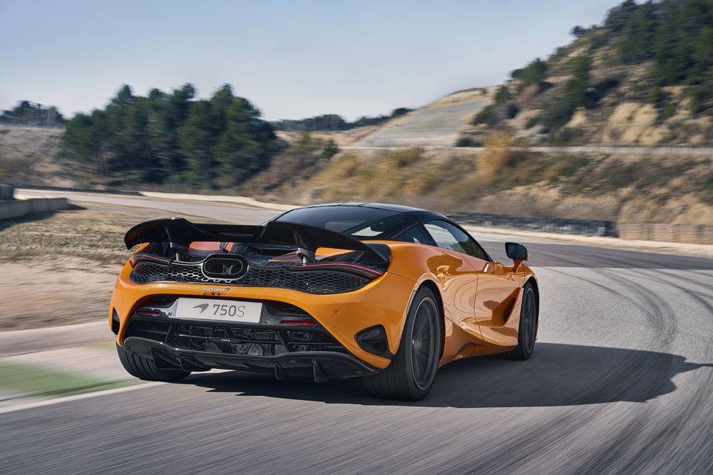 La supercar McLaren 750S embarque un moteur V8 4.0 litres biturbo de 750 ch