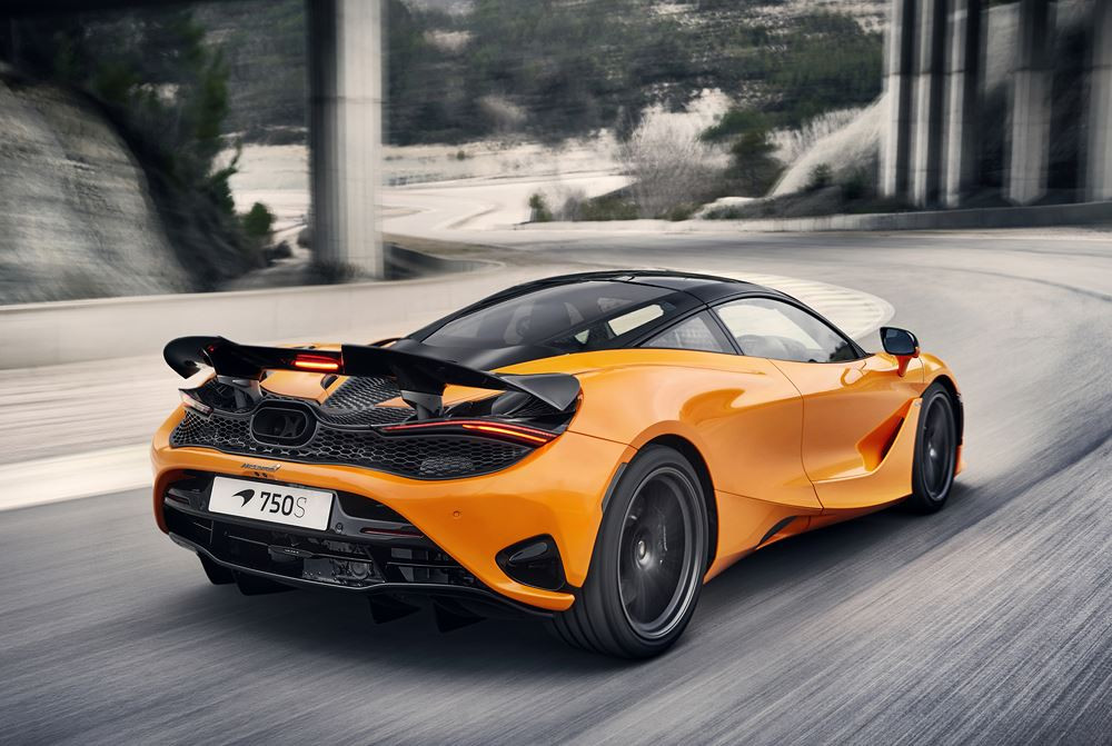 La supercar McLaren 750S embarque un moteur V8 4.0 litres biturbo de 750 ch
