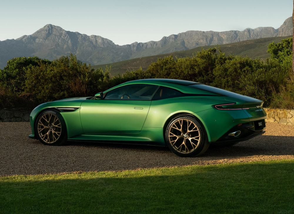 L'Aston Martin DB12 embarque un moteur V8 4.0 litres Twin-Turbo de 680 ch
