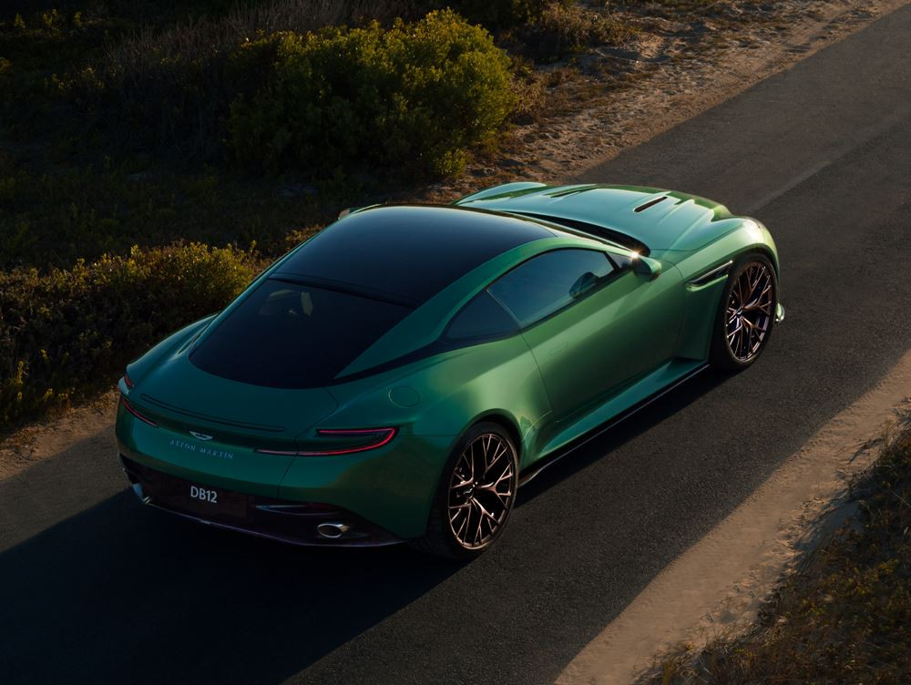 L'Aston Martin DB12 embarque un moteur V8 4.0 litres Twin-Turbo de 680 ch