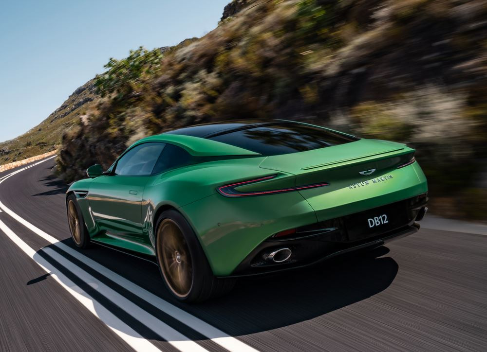 L'Aston Martin DB12 embarque un moteur V8 4.0 litres Twin-Turbo de 680 ch
