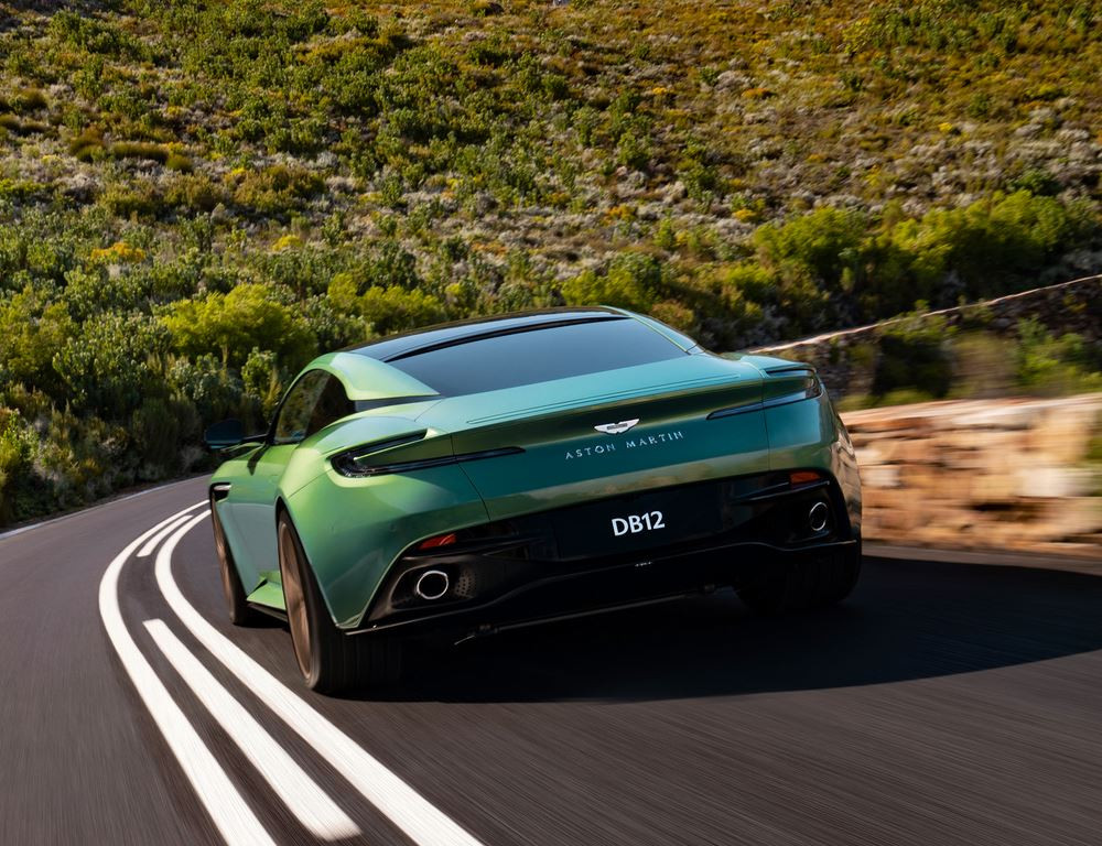 L'Aston Martin DB12 embarque un moteur V8 4.0 litres Twin-Turbo de 680 ch
