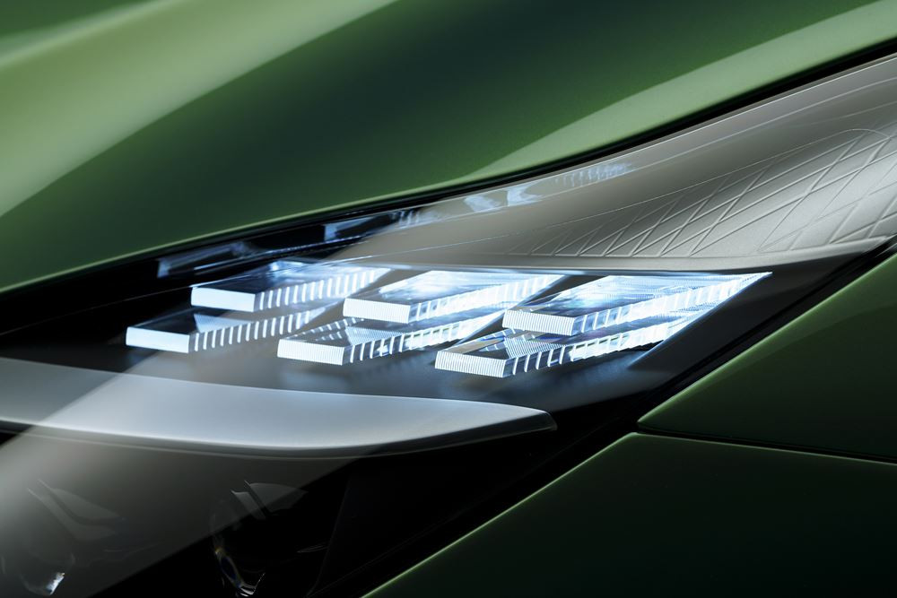 L'Aston Martin DB12 embarque un moteur V8 4.0 litres Twin-Turbo de 680 ch