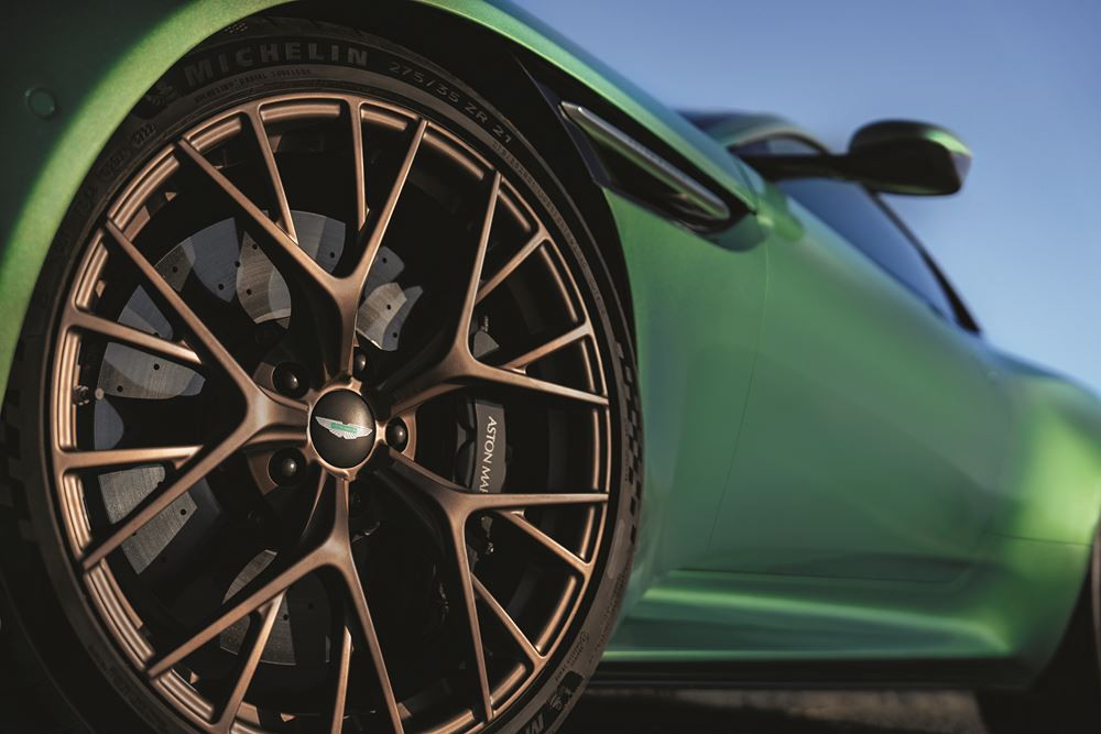 L'Aston Martin DB12 embarque un moteur V8 4.0 litres Twin-Turbo de 680 ch