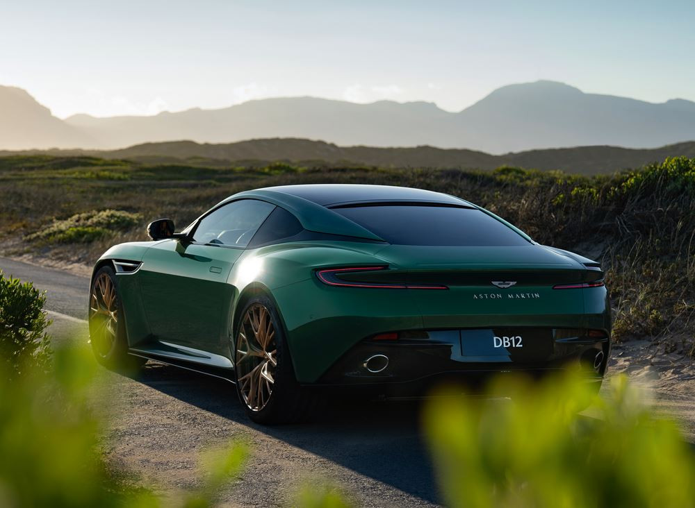 L'Aston Martin DB12 embarque un moteur V8 4.0 litres Twin-Turbo de 680 ch