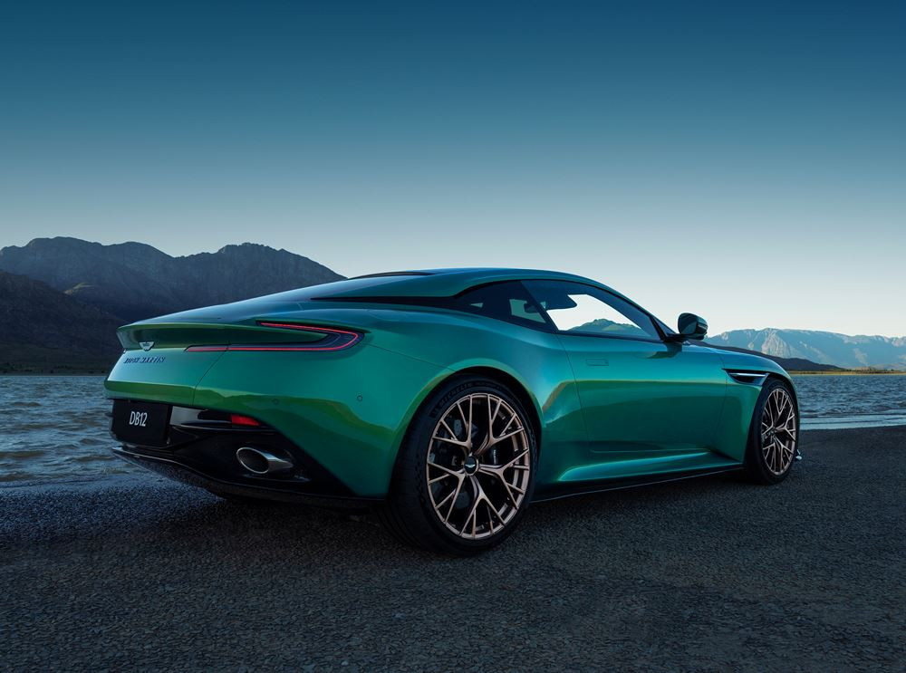 L'Aston Martin DB12 embarque un moteur V8 4.0 litres Twin-Turbo de 680 ch