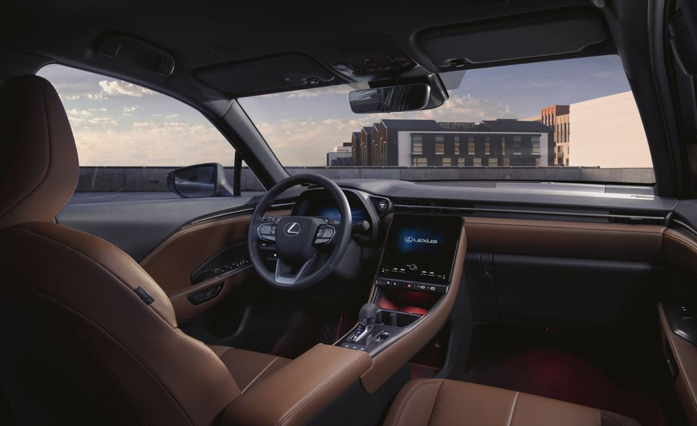 Le Lexus LBX hybride auto-rechargeable affiche une nouvelle identité visuelle