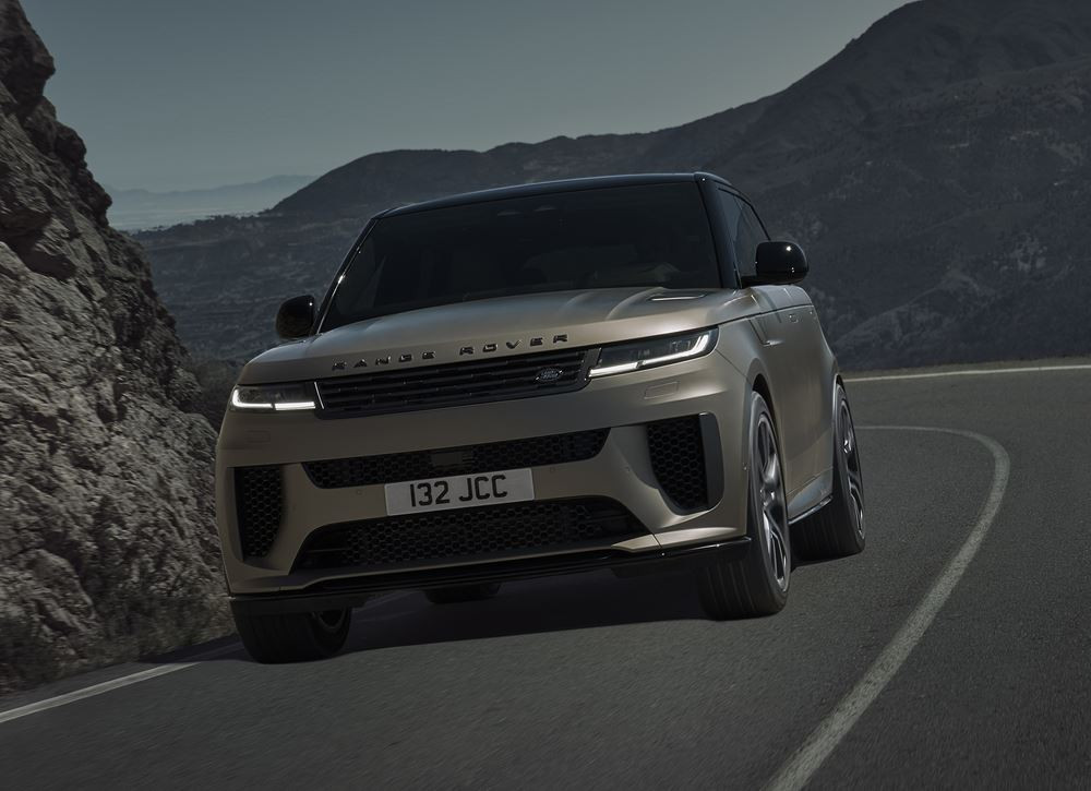 Le Range Rover Sport SV adopte un moteur V8 biturbo développant 635 ch et 750 Nm