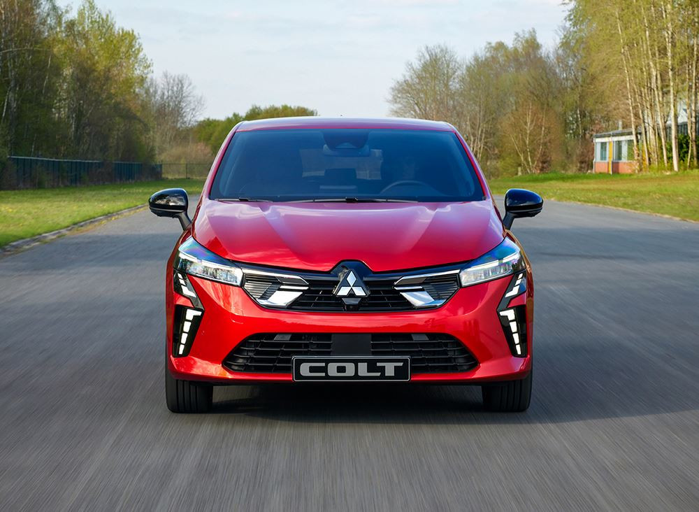 Mitsubishi Colt: une Renault Clio au logo trois diamants de Mitsubishi
