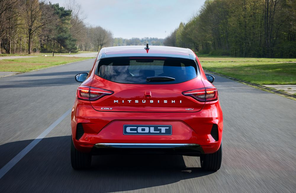 Mitsubishi Colt: une Renault Clio au logo trois diamants de Mitsubishi