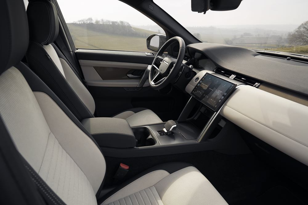Le Discovery Sport revisité s'offre un intérieur raffiné avec un tableau de bord digital