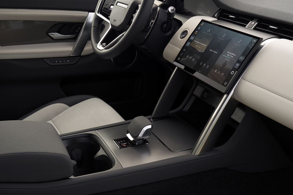 Le Discovery Sport revisité s'offre un intérieur raffiné avec un tableau de bord digital