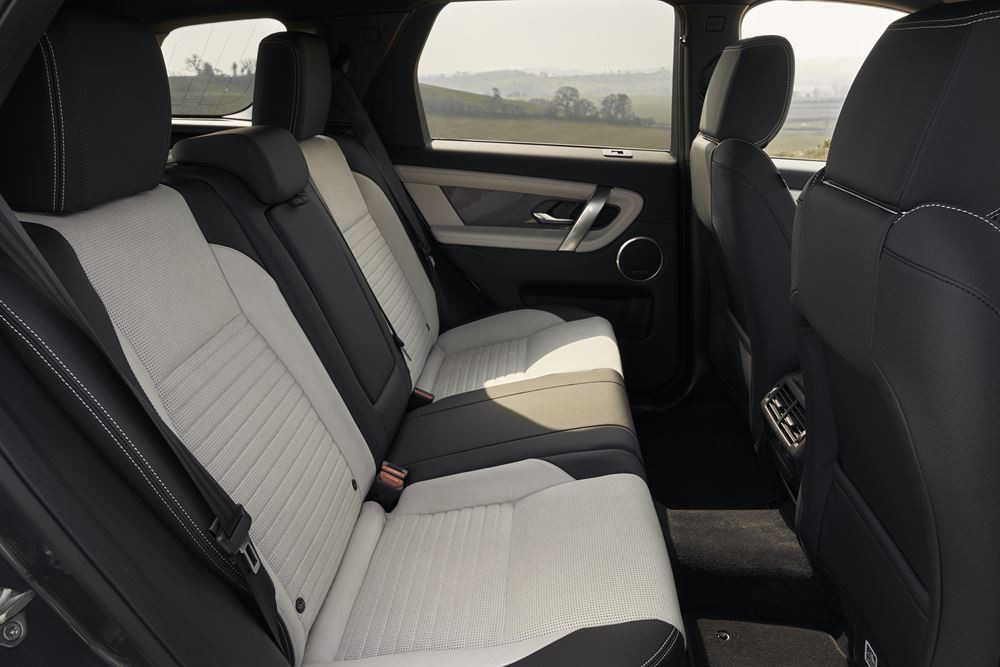 Le Discovery Sport revisité s'offre un intérieur raffiné avec un tableau de bord digital
