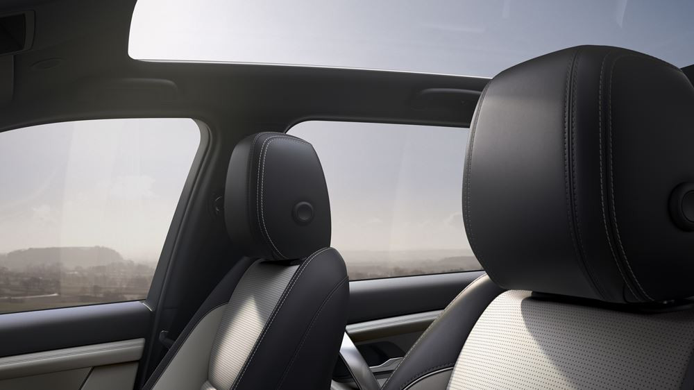 Le Discovery Sport revisité s'offre un intérieur raffiné avec un tableau de bord digital
