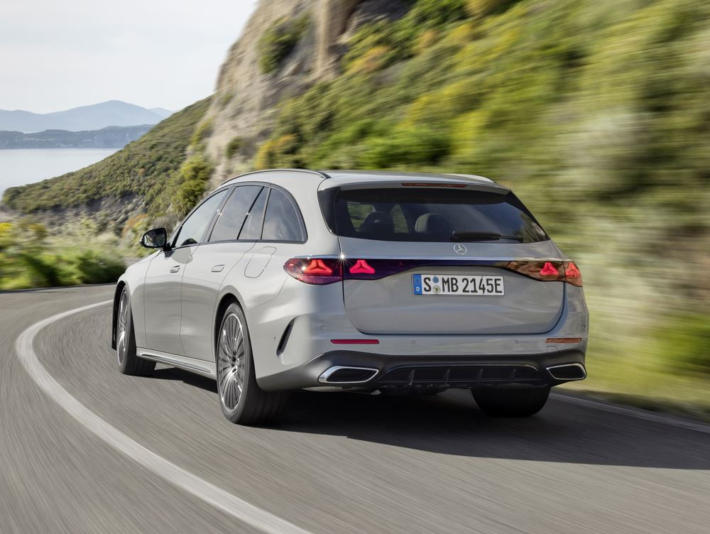 La Mercedes Classe E Break bénéficie d'une suspension pneumatique à chambre unique sur l'essieu arrière