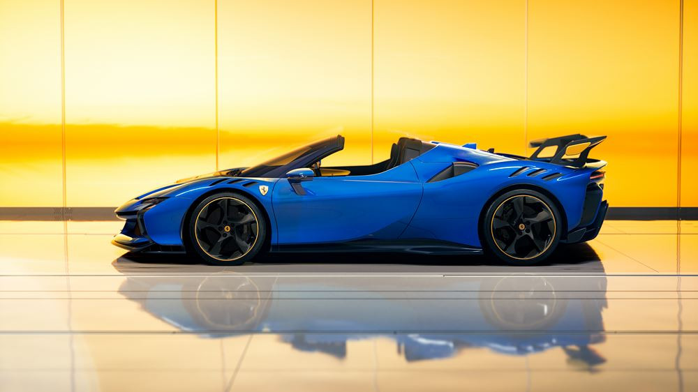La Ferrari SF90 XX Spider à moteur V8 hybride rechargeable développe une puissance de 1 030 ch