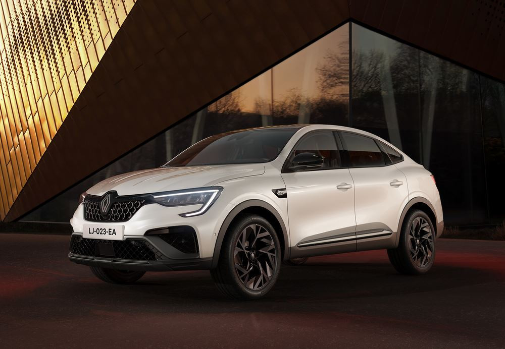 Le SUV coupé Renault Arkana intègre l'identité visuelle « Nouvelle Vague » de la marque