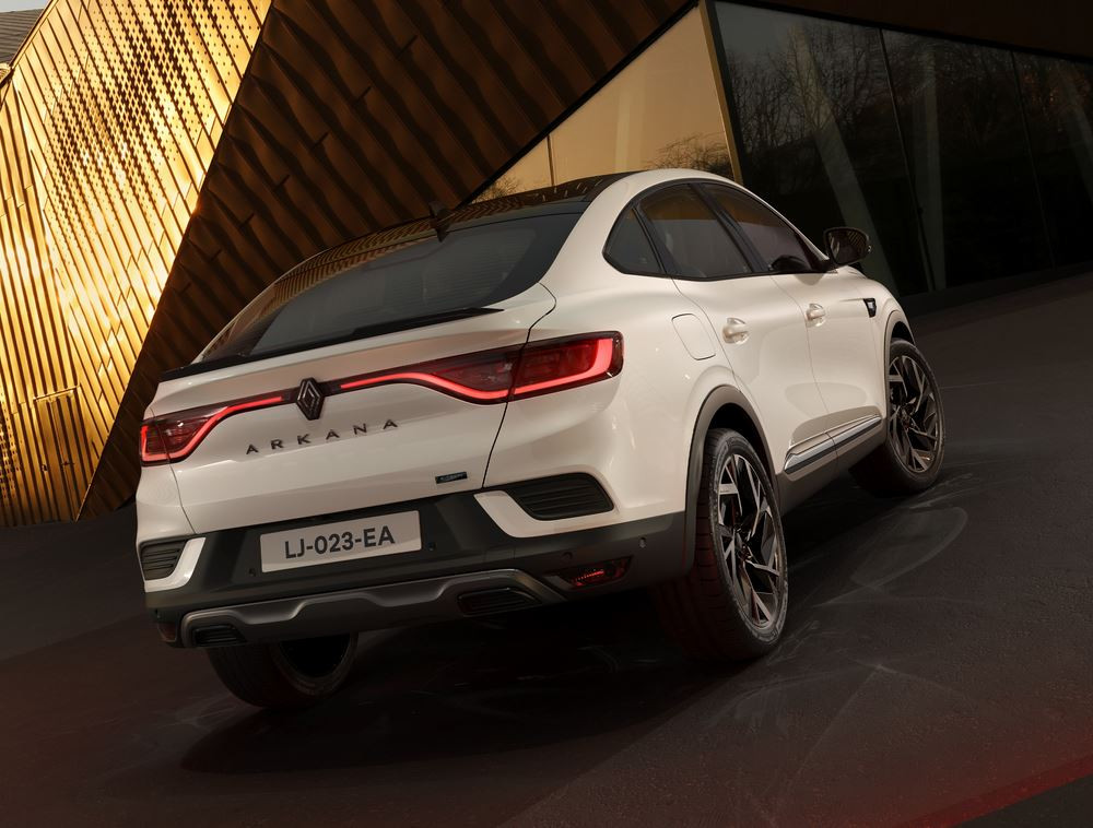 Le SUV coupé Renault Arkana intègre l'identité visuelle « Nouvelle Vague » de la marque