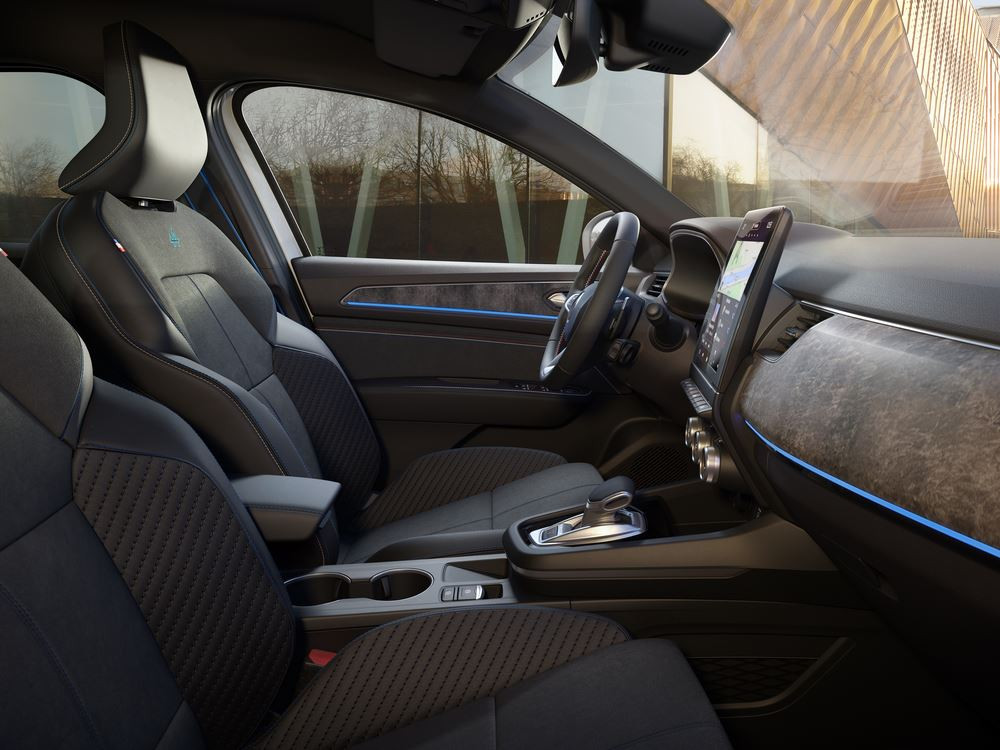 Le SUV coupé Renault Arkana intègre l'identité visuelle « Nouvelle Vague » de la marque