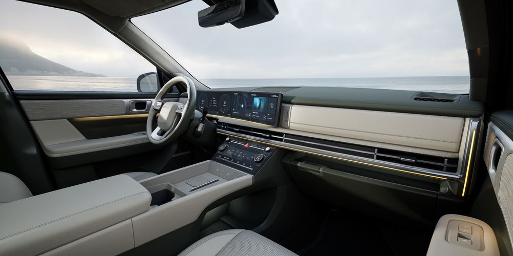 Le SUV familial Hyundai Santa Fe de cinquième génération se singularise par une large baie de hayon