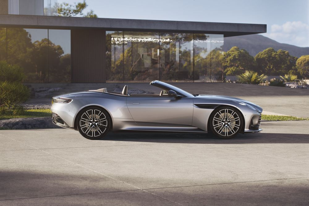 L'Aston Martin DB12 Volante embarque un moteur V8 4.0 litres Twin-Turbo de 680 ch