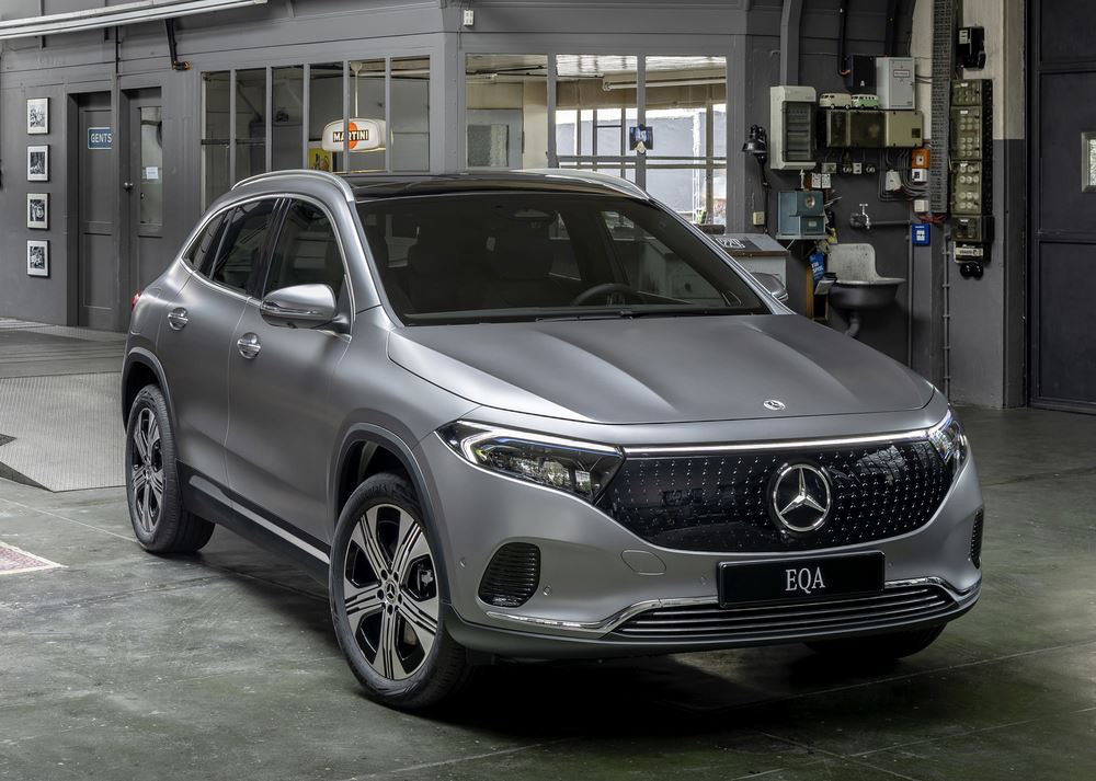 Le SUV compact électrique Mercedes EQA s'offre une mise à jour