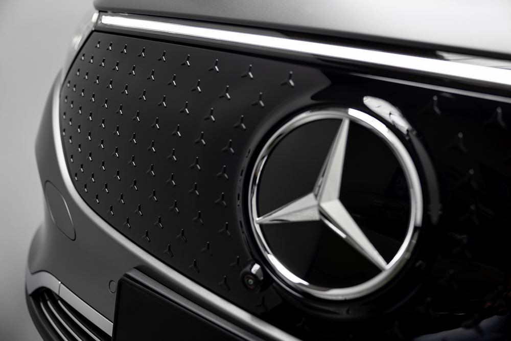 Le SUV compact électrique Mercedes EQA s'offre une mise à jour
