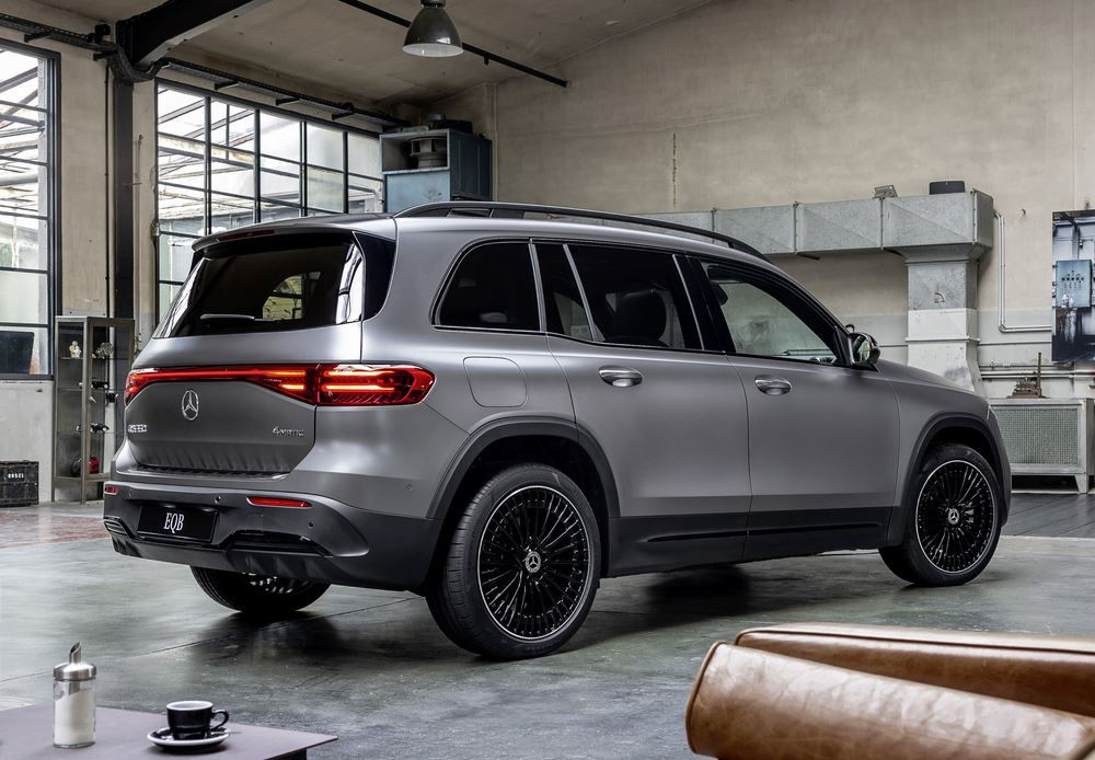 Le SUV compact sept places électrique Mercedes EQB s'offre une mise à jour