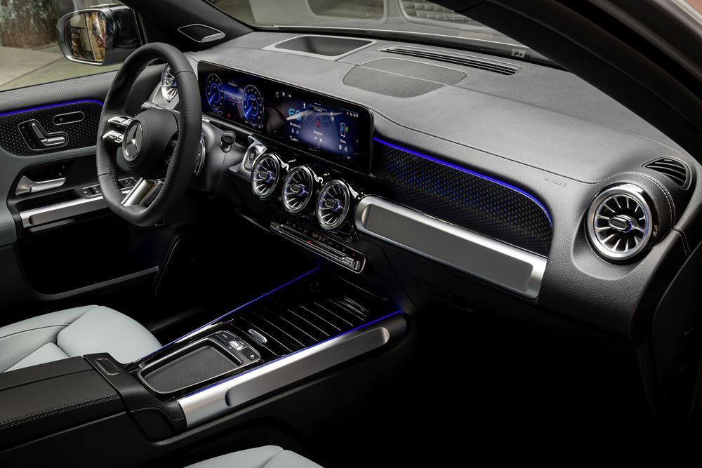 Le SUV compact sept places électrique Mercedes EQB s'offre une mise à jour