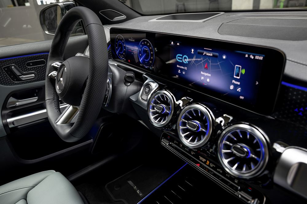 Le SUV compact sept places électrique Mercedes EQB s'offre une mise à jour