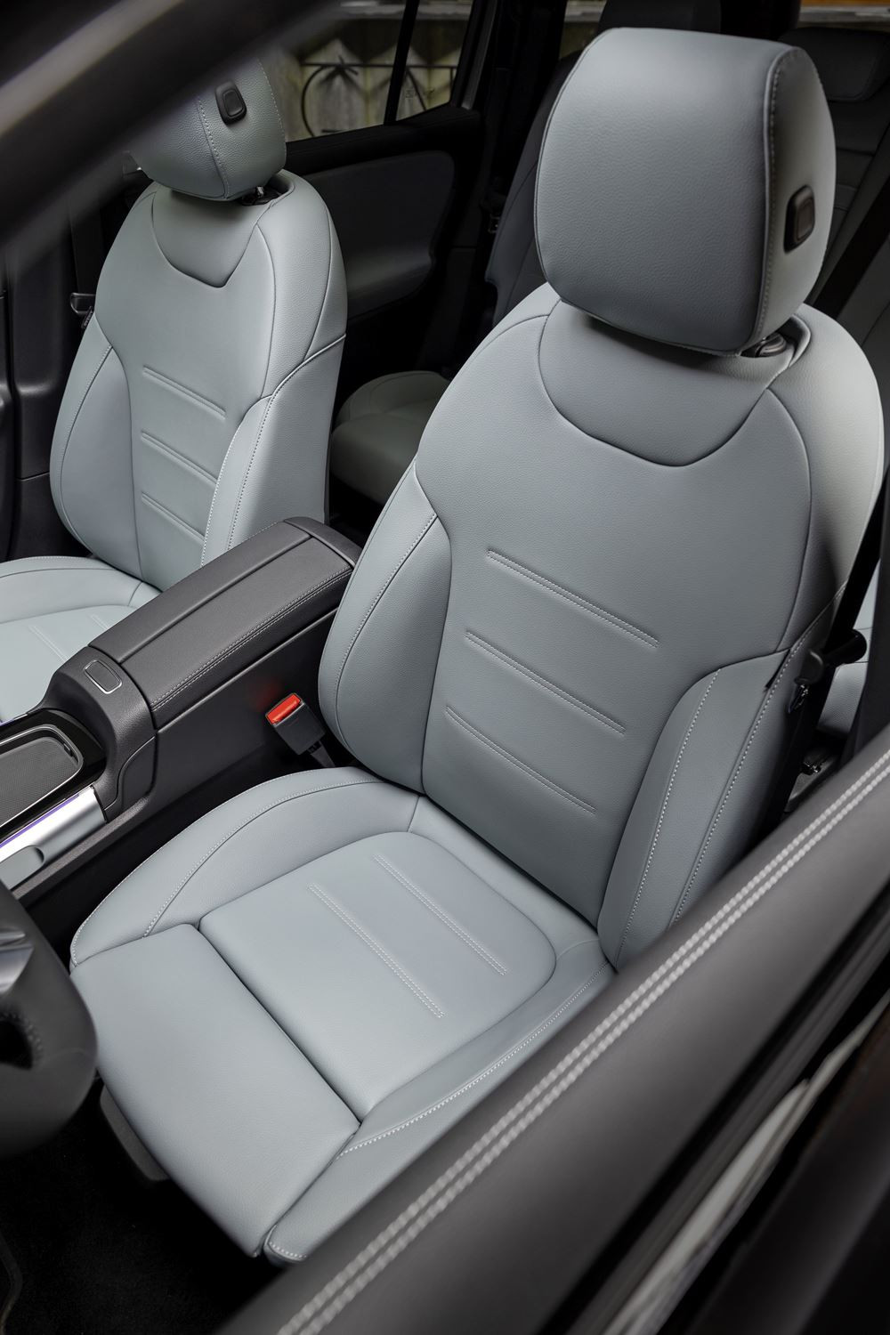 Le SUV compact sept places électrique Mercedes EQB s'offre une mise à jour