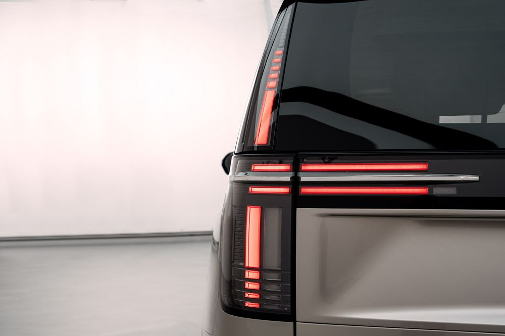 Le grand monospace électrique Volvo EM90 est un salon mobile confortable