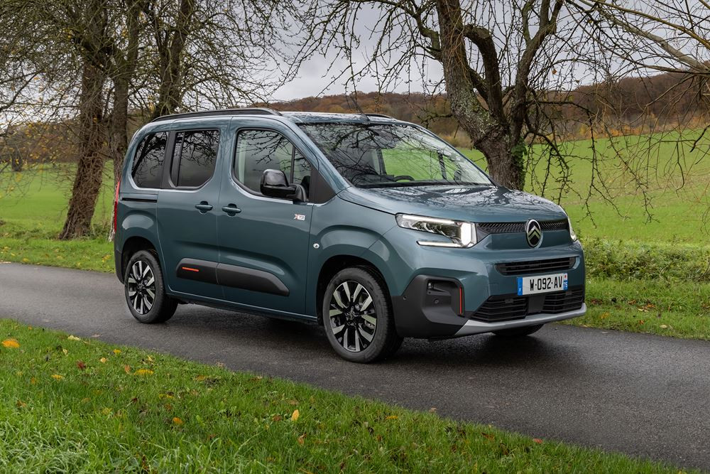 Le ludospace Citroën ë-Berlingo adopte une face avant moderne et affirmée