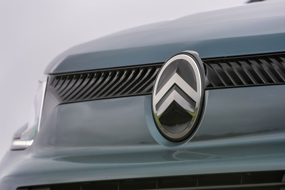 Le ludospace Citroën ë-Berlingo adopte une face avant moderne et affirmée