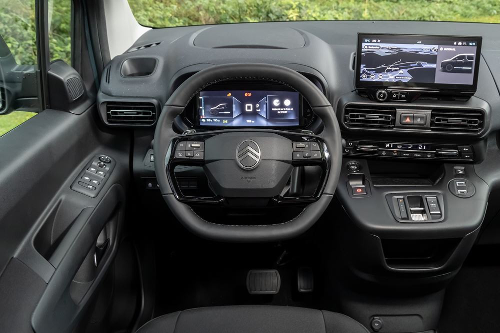 Le ludospace Citroën ë-Berlingo adopte une face avant moderne et affirmée