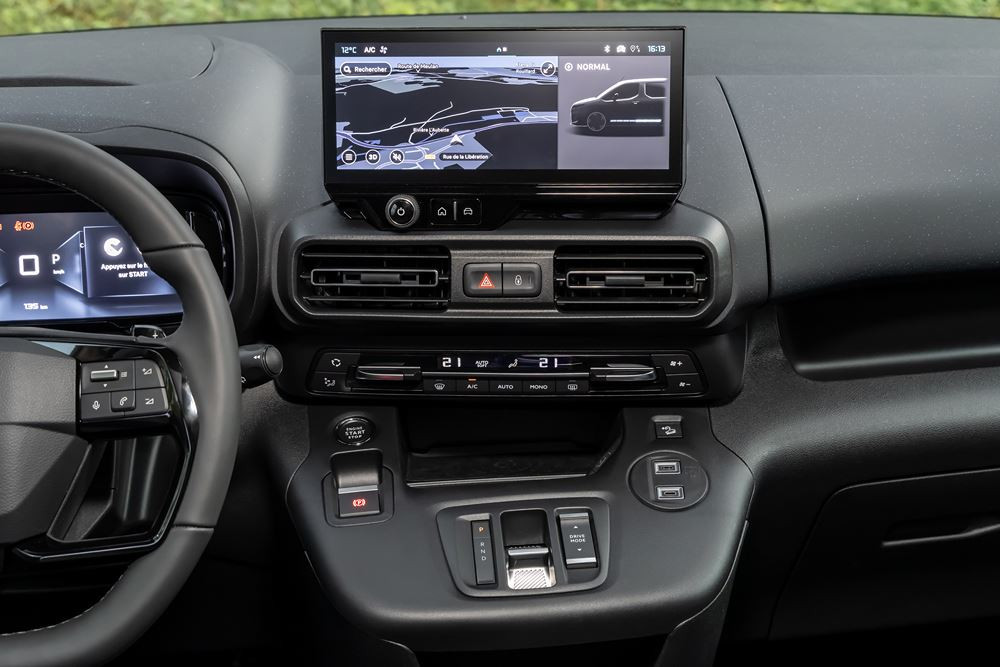 Le ludospace Citroën ë-Berlingo adopte une face avant moderne et affirmée